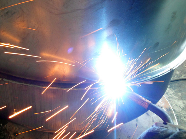 220v移動(dòng)式小型攪拌機(jī)焊接展示--河北東圣吊索具制造有限公司--小型攪拌機(jī)|石材夾具|液壓堆高車|手動(dòng)叉車 220v移動(dòng)式小型攪拌機(jī)焊接展示--河北東圣吊索具制造有限公司--小型攪拌機(jī)|石材夾具|液壓堆高車|手動(dòng)叉車