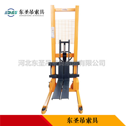 液壓堆高車使用輕巧便捷與設(shè)計方案何關(guān)系？--河北東圣吊索具制造有限公司--小型攪拌機|石材夾具|液壓堆高車|手動叉車