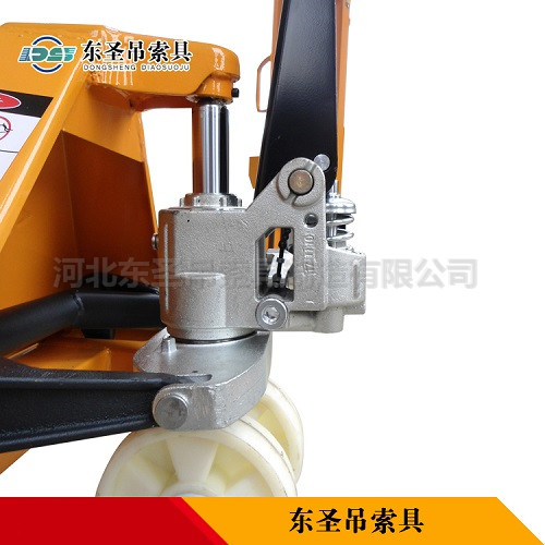 手動(dòng)液壓搬運(yùn)車(chē)價(jià)格--河北東圣吊索具制造有限公司--小型攪拌機(jī)|手動(dòng)叉車(chē)|液壓堆高車(chē)|手動(dòng)叉車(chē) 手動(dòng)液壓搬運(yùn)車(chē)價(jià)格--河北東圣吊索具制造有限公司--小型攪拌機(jī)|手動(dòng)叉車(chē)|液壓堆高車(chē)|手動(dòng)叉車(chē)